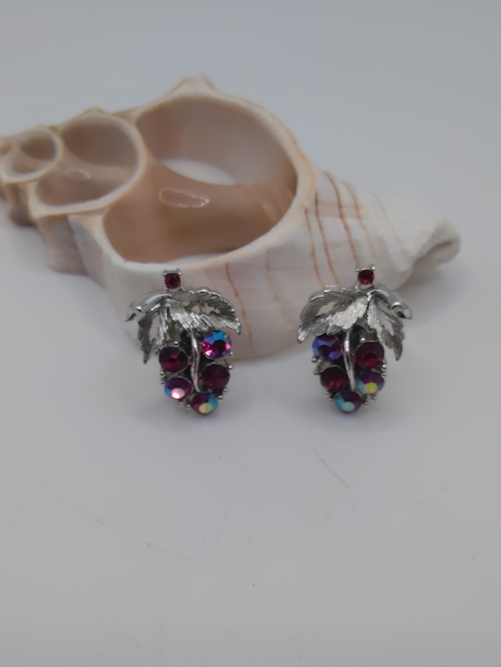 Lisner Jewelry Jewelry - Lisner Red Ab And Silver Tone Grape Cluster Clip On Earrings Vintage